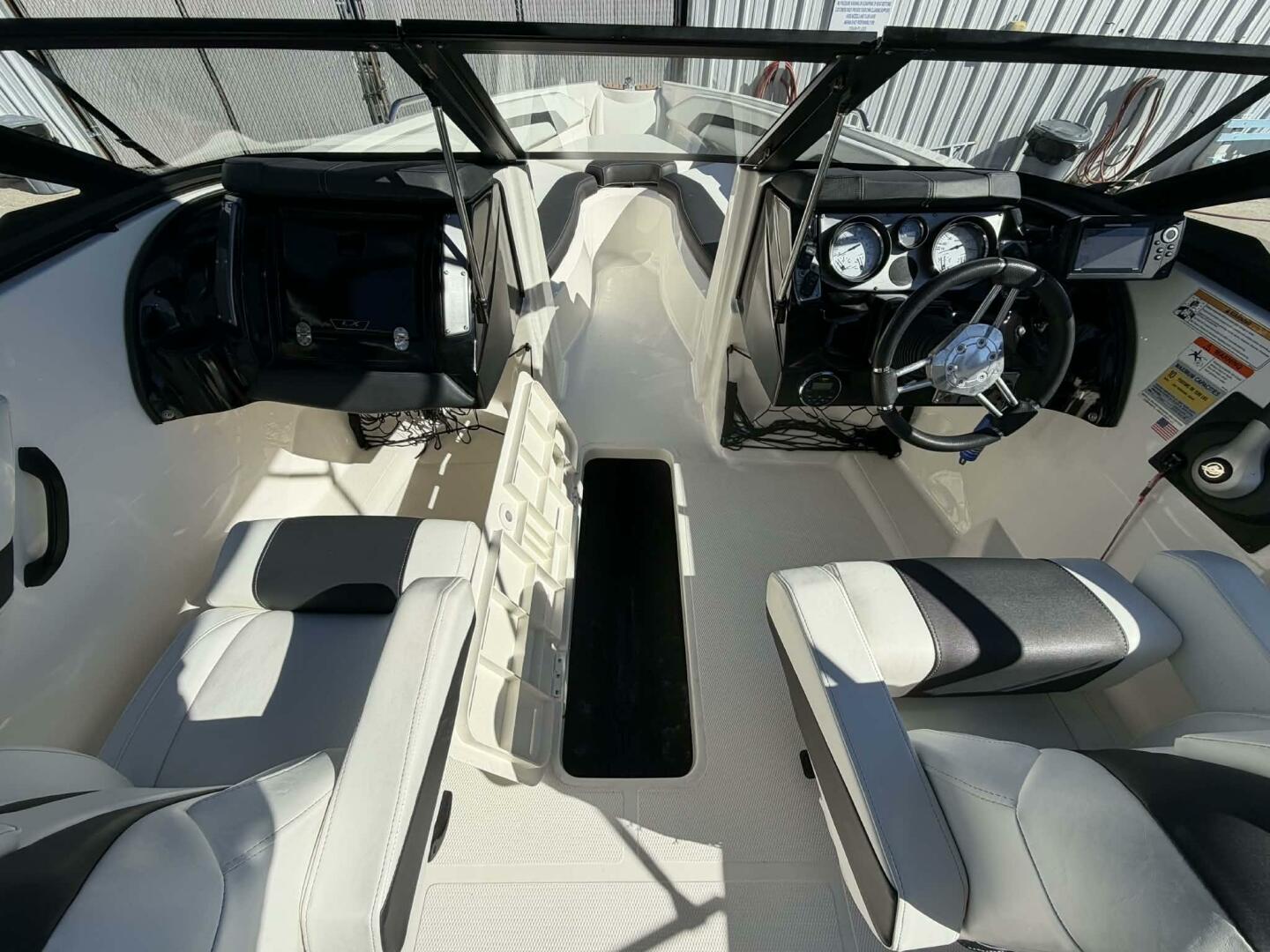 2015 Larson LX 225S IO - Image 14