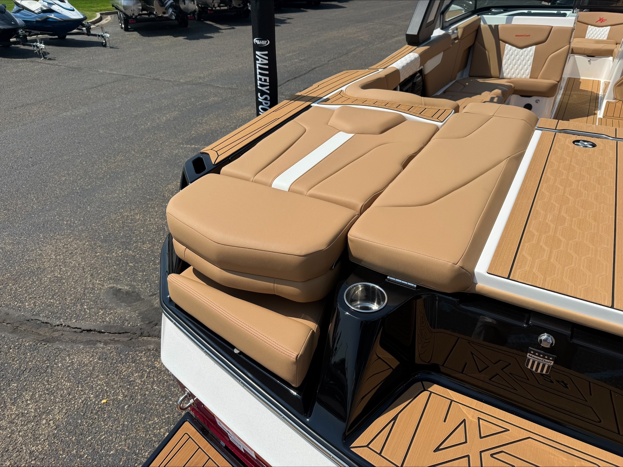 2027 MasterCraft XT24 - Image 8