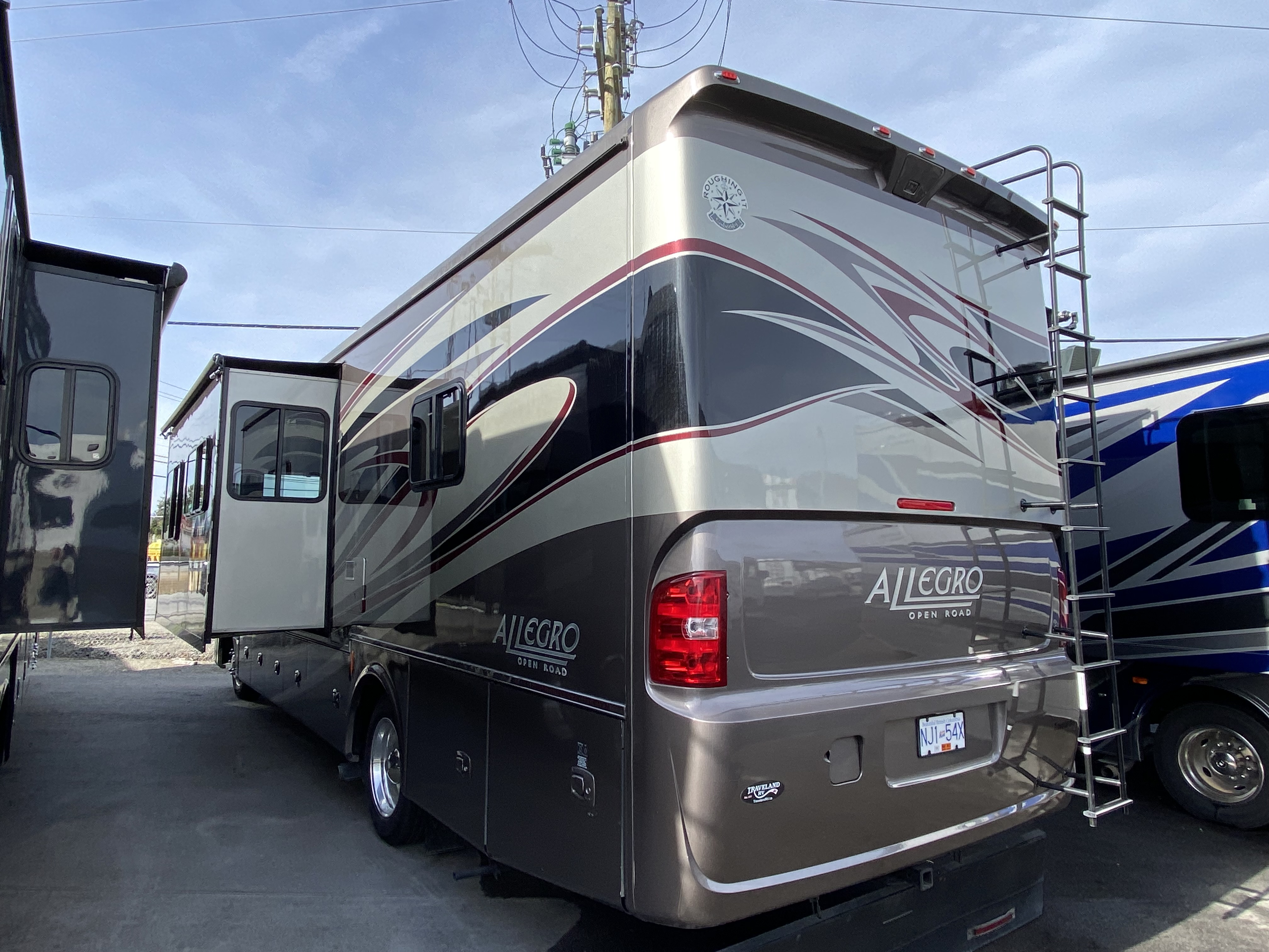 2014 Tiffin Allegro 32 CA - Image 7