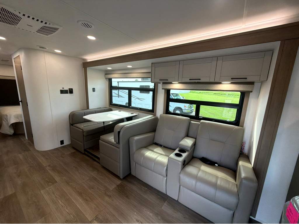 2027 JAYCO GREYHAWK 29MV - Image 8