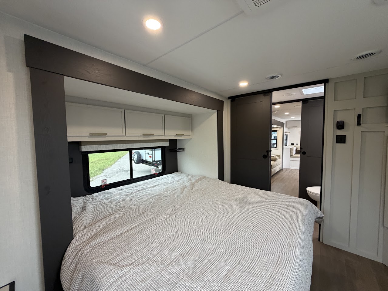 2027 VENTURE RV STRATUS 282VFD - Image 47