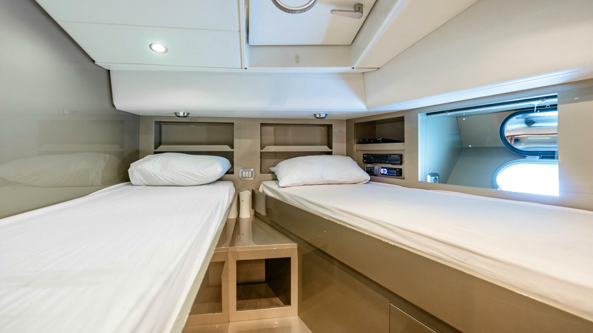 2010 Leopard Leopard 27 Sport - Image 48