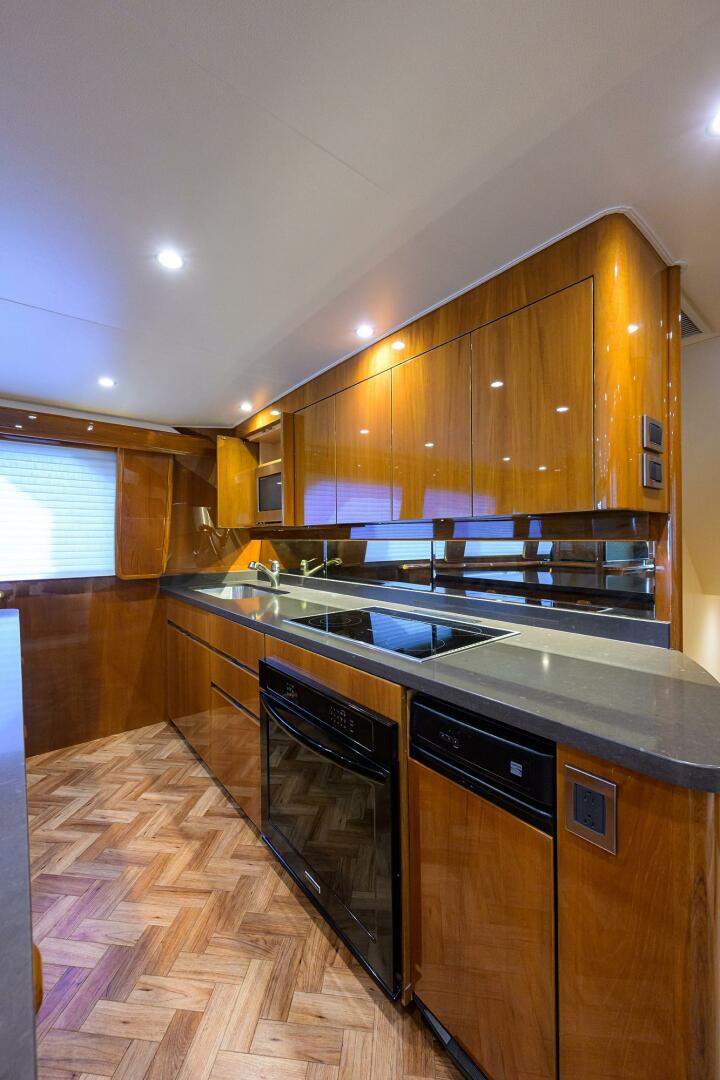 2014 Viking 76 Enclosed Bridge - Image 17
