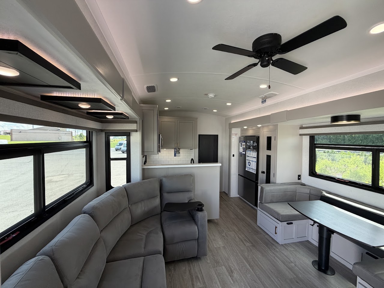 2027 JAYCO NORTH POINT 391TBBH - Image 60