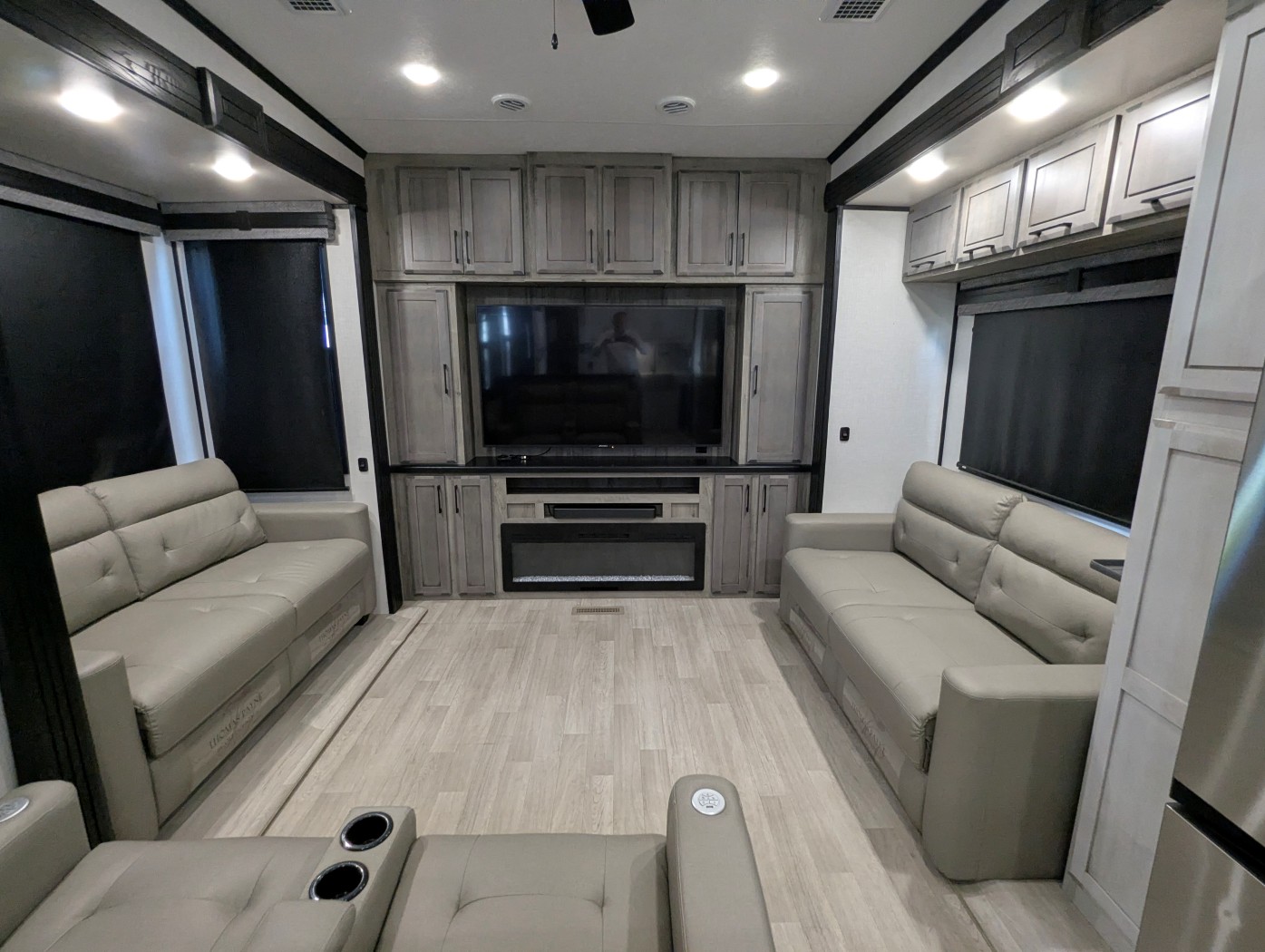 2023 KZ RV Durango Gold G360REQ - Image 25