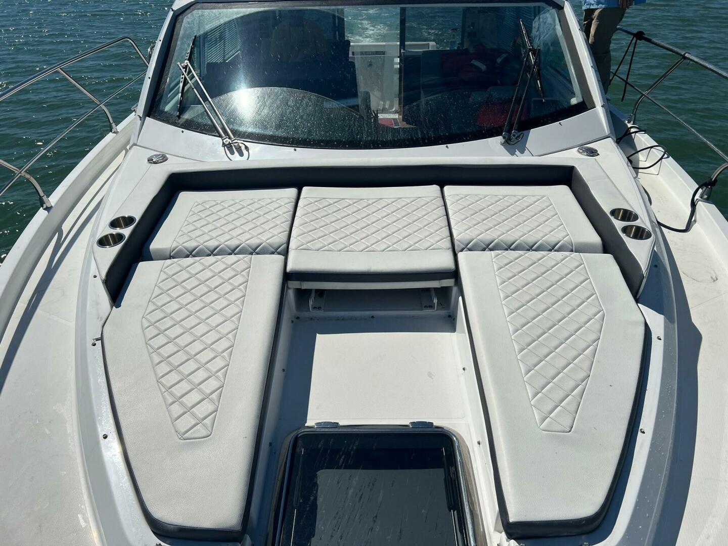 2018 Cruisers Yachts 42 Cantius - Image 16
