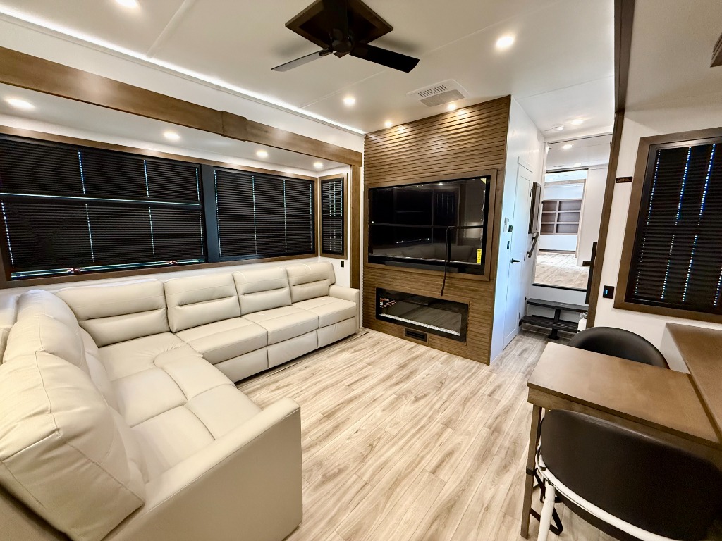 2026 Montana 3900RK - Image 18