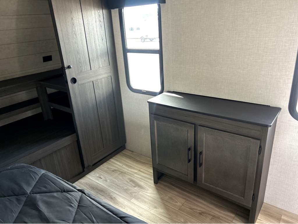 2026 VENTURE RV STRATUS 302VBH - Image 15