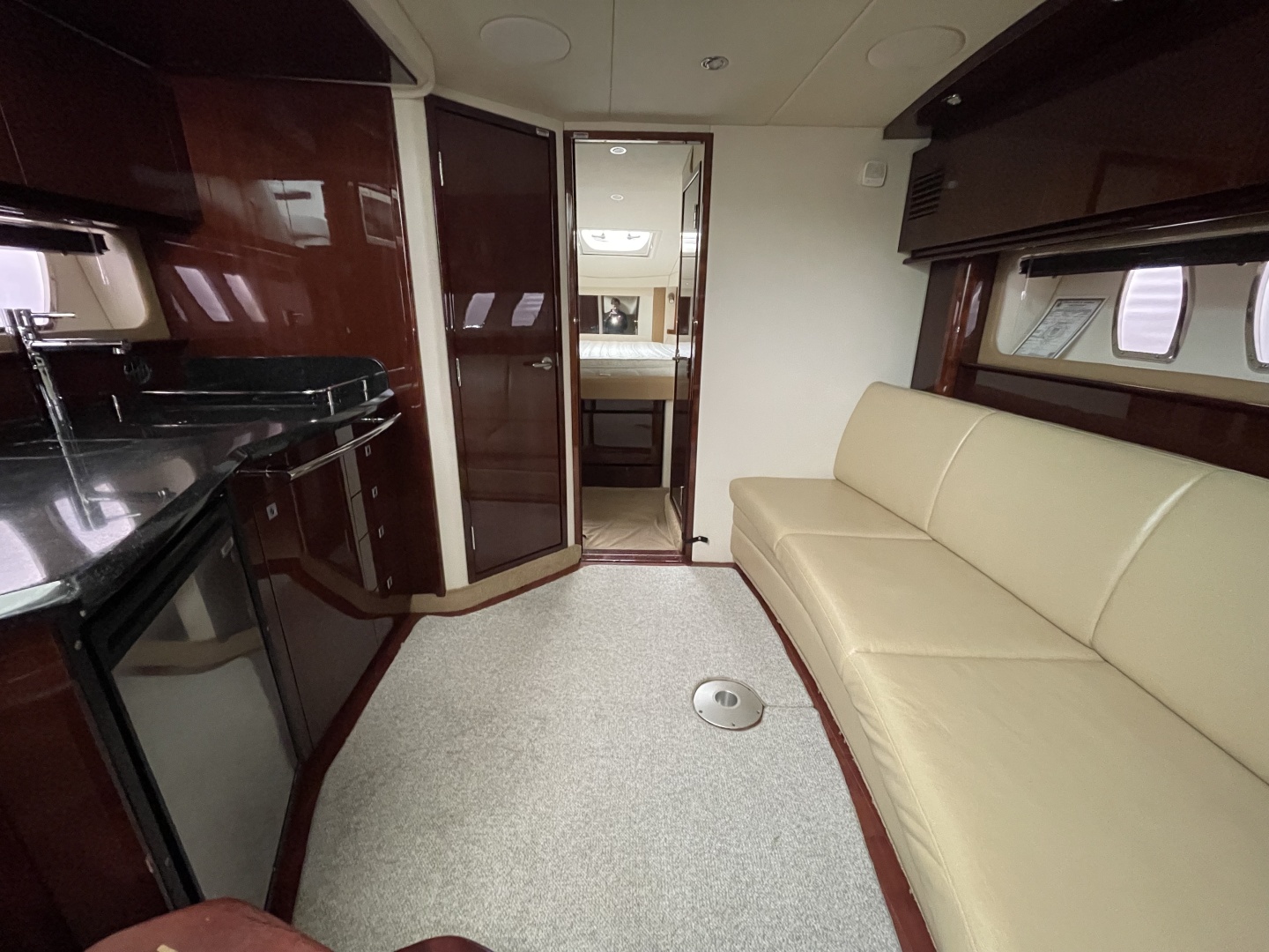 2010 Sea Ray 390 Sundancer - Image 13