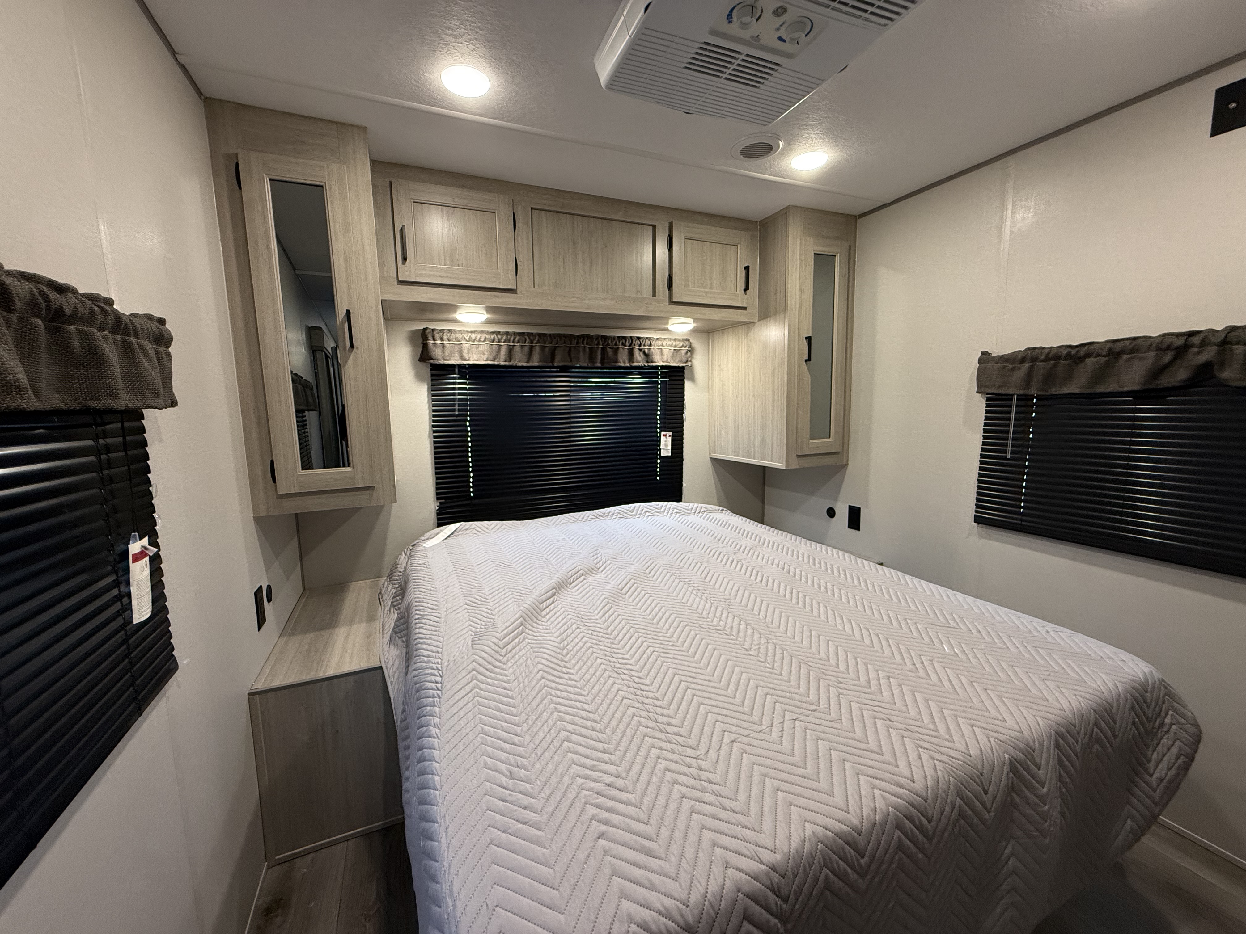 2024 Coachmen Catalina Legacy Edition 283FEDS - Image 20