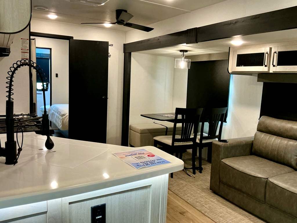 2026 PALOMINO 39DBT - Image 4