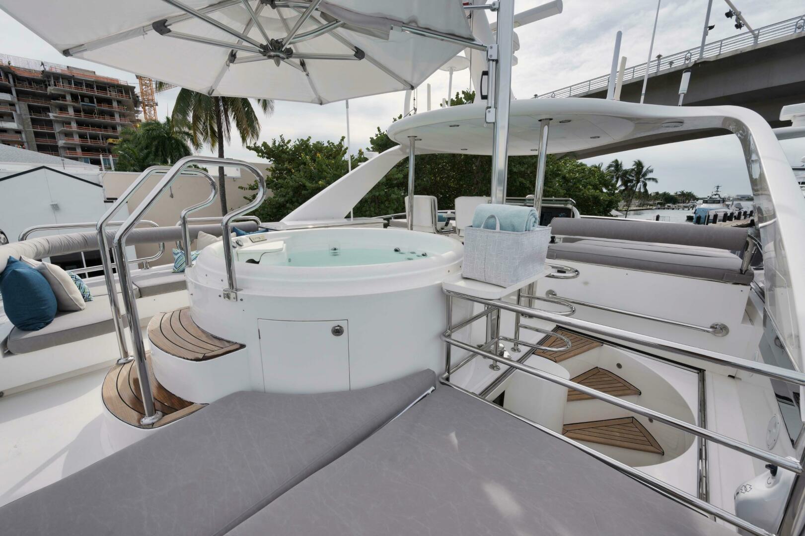 2012 Horizon P110 Tri-Deck - Image 34