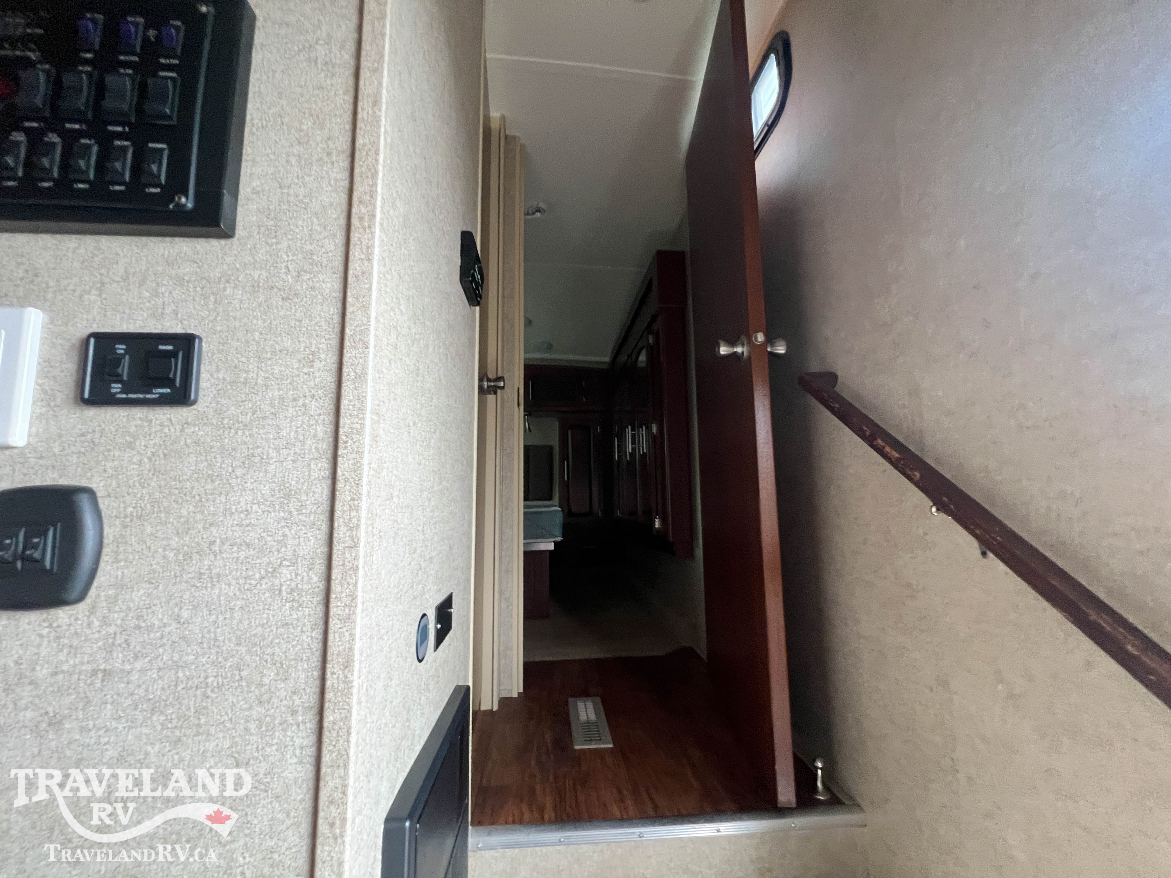 2015 Forest River Rockwood Signature Ultra Lite ULTRA LITE 8285IKWS - Image 23
