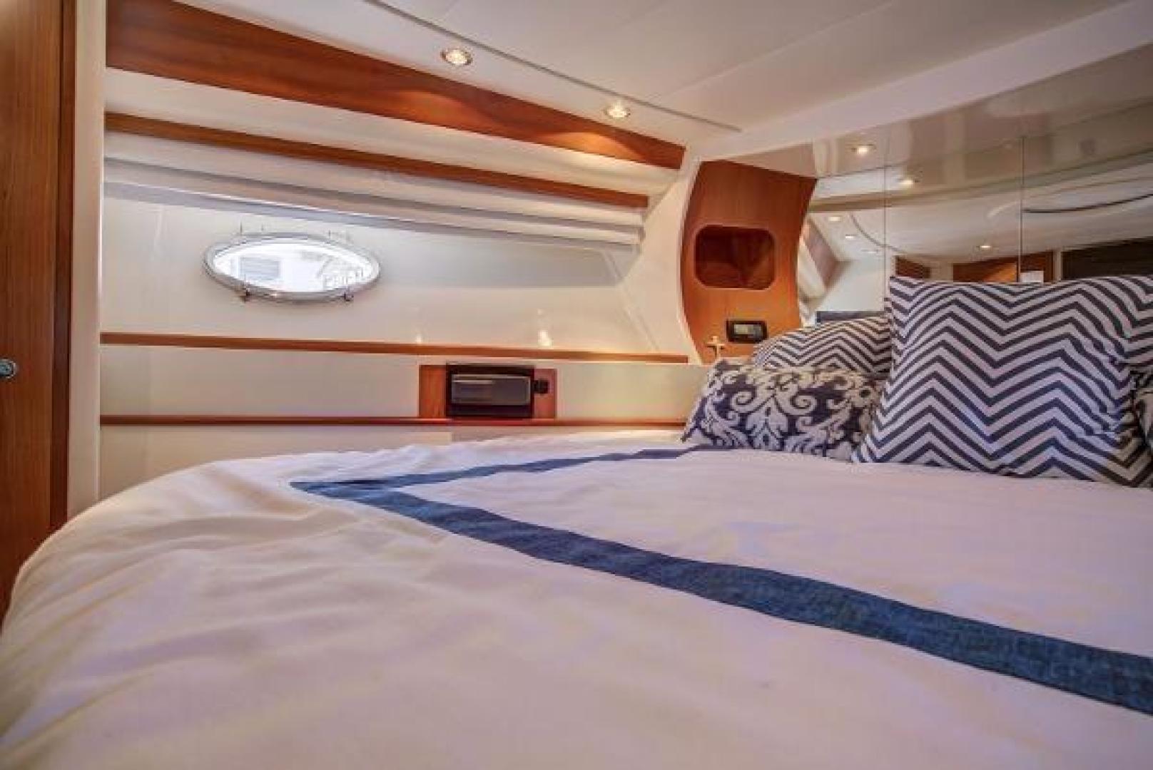 2008 Pershing - Image 24
