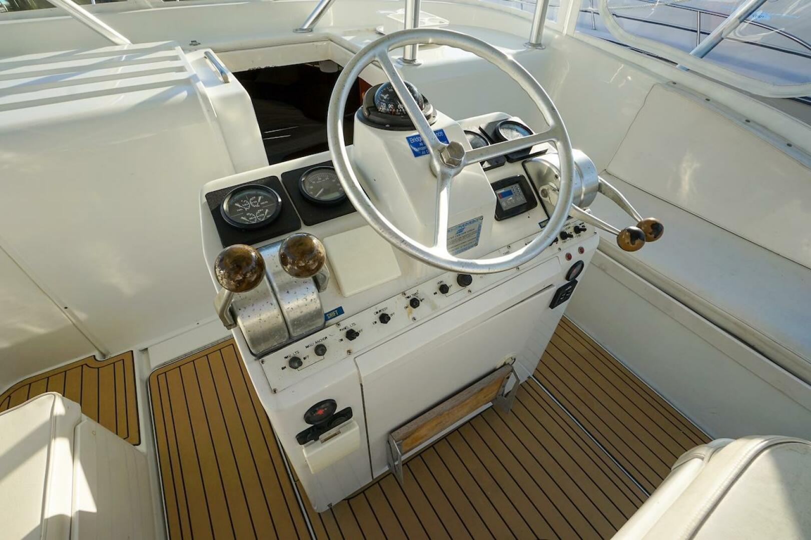 1997 Luhrs Tournament 320 Open - Image 36