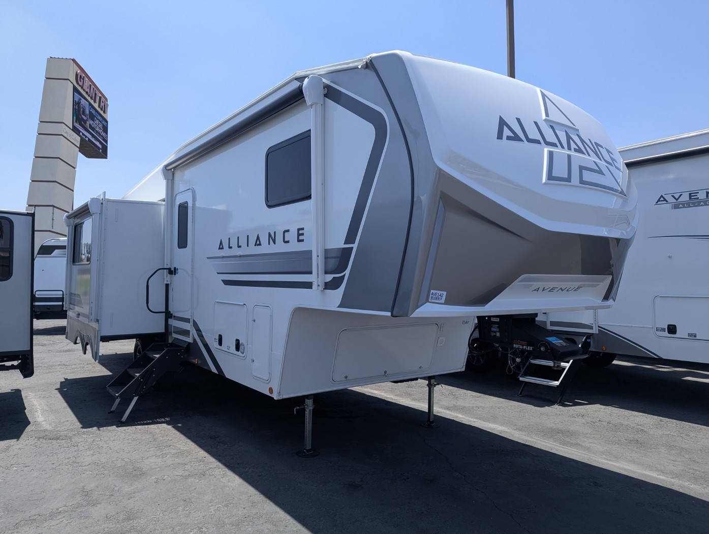 2027 Alliance RV Avenue 30BH - Image 1
