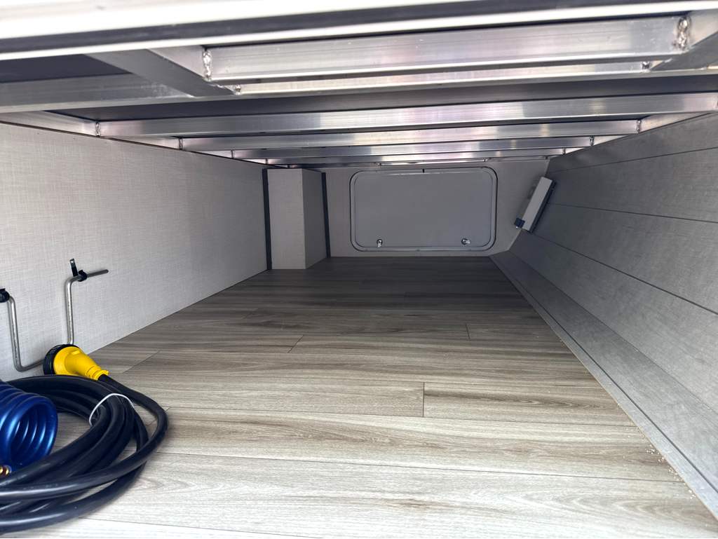 2027 VENTURE RV SIENNA 241VRD - Image 6