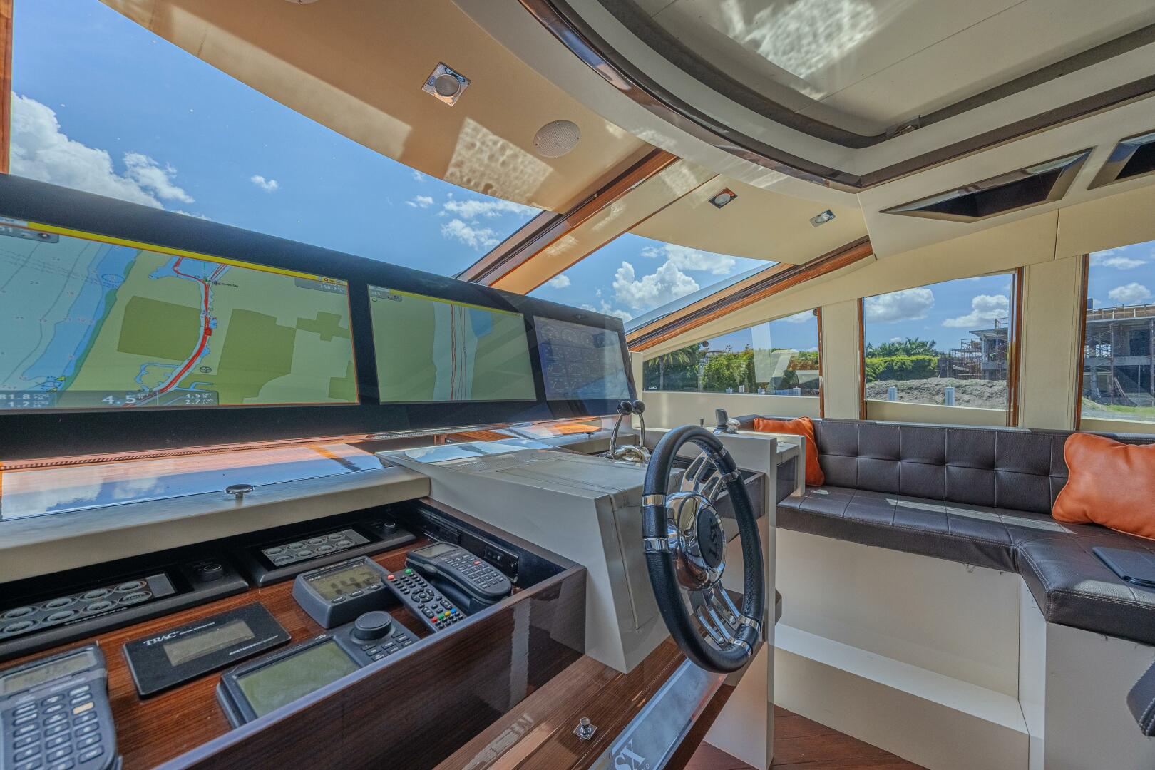 2010 Lazzara Yachts LSX 92 - Image 41