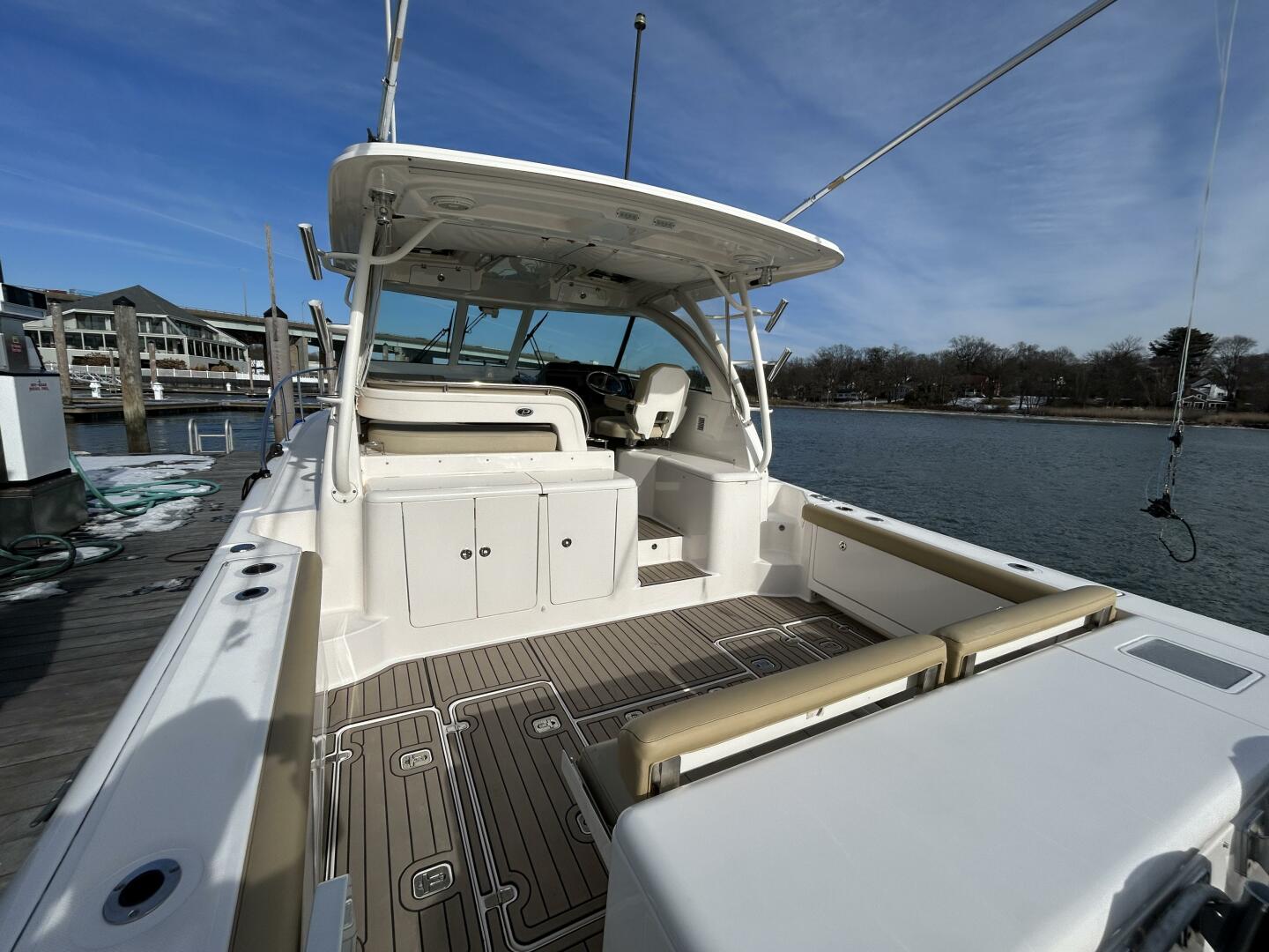2018 Pursuit OS 385 Offshore - Image 2