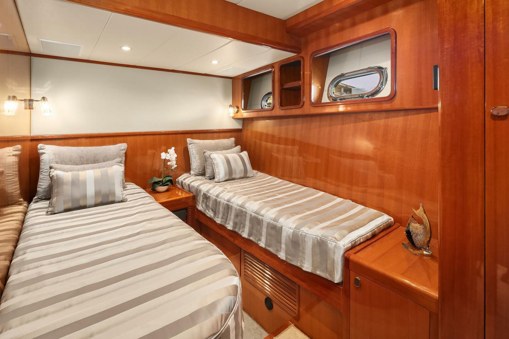 2014 Hampton 720 Skylounge LRC - Image 53