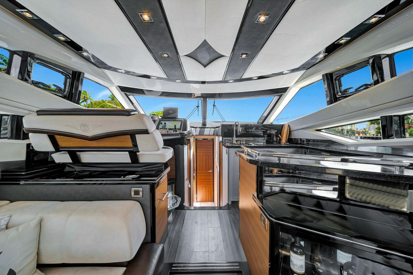 2011 Marquis - Image 35