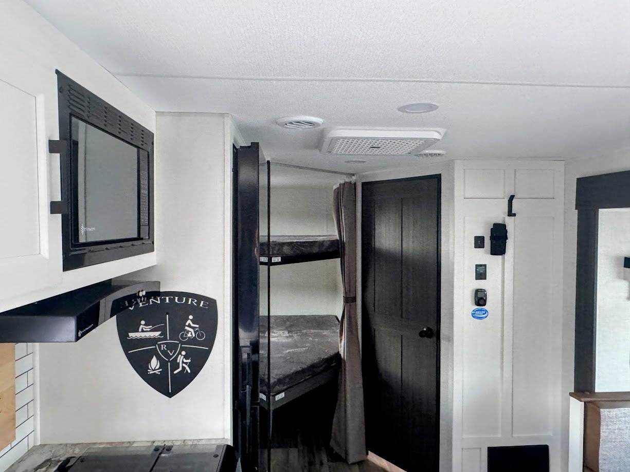 2026 VENTURE RV STRATUS 211VBH - Image 39