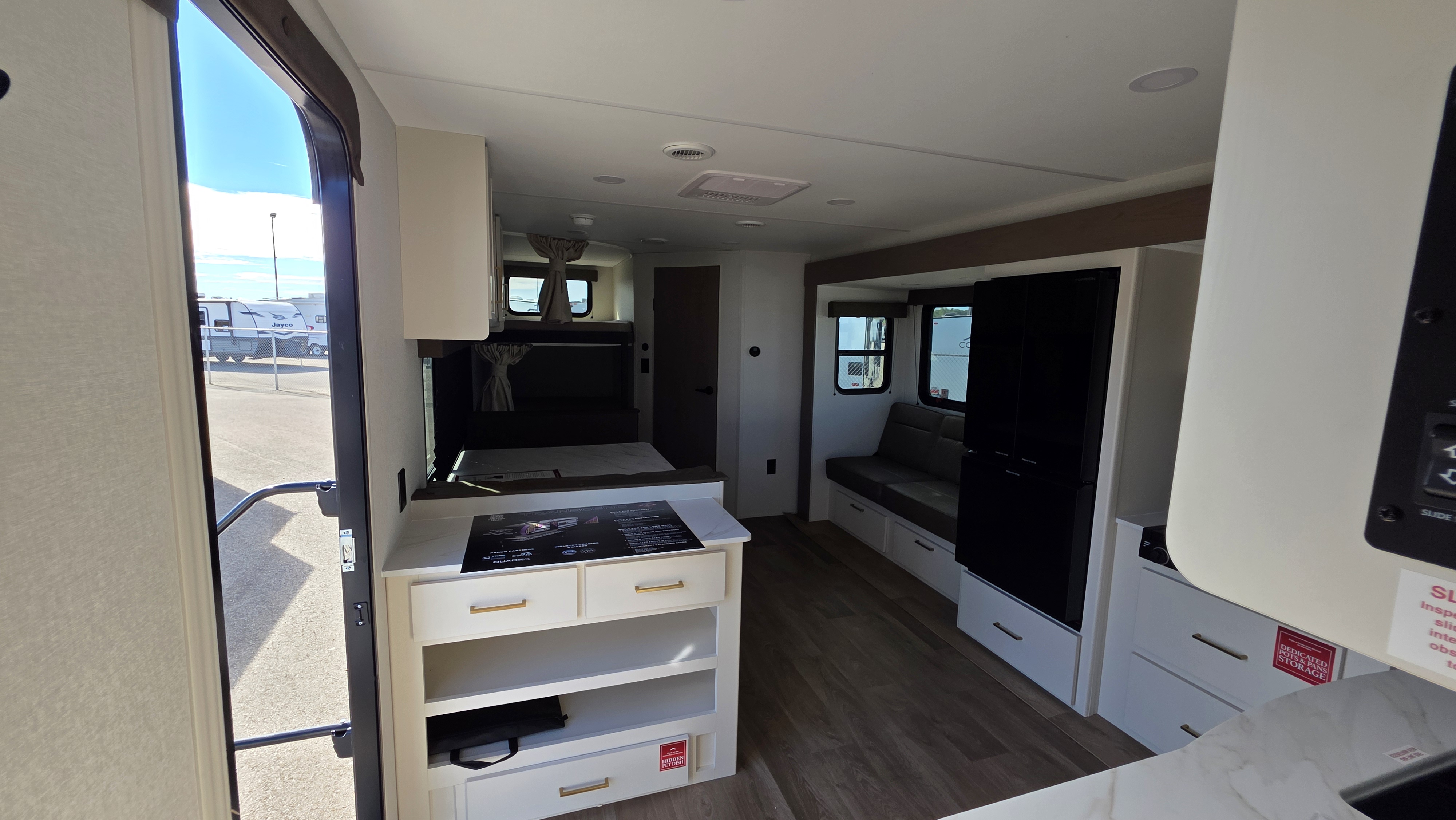 2027 GRAND DESIGN TRANSCEND 26BHX - Image 8