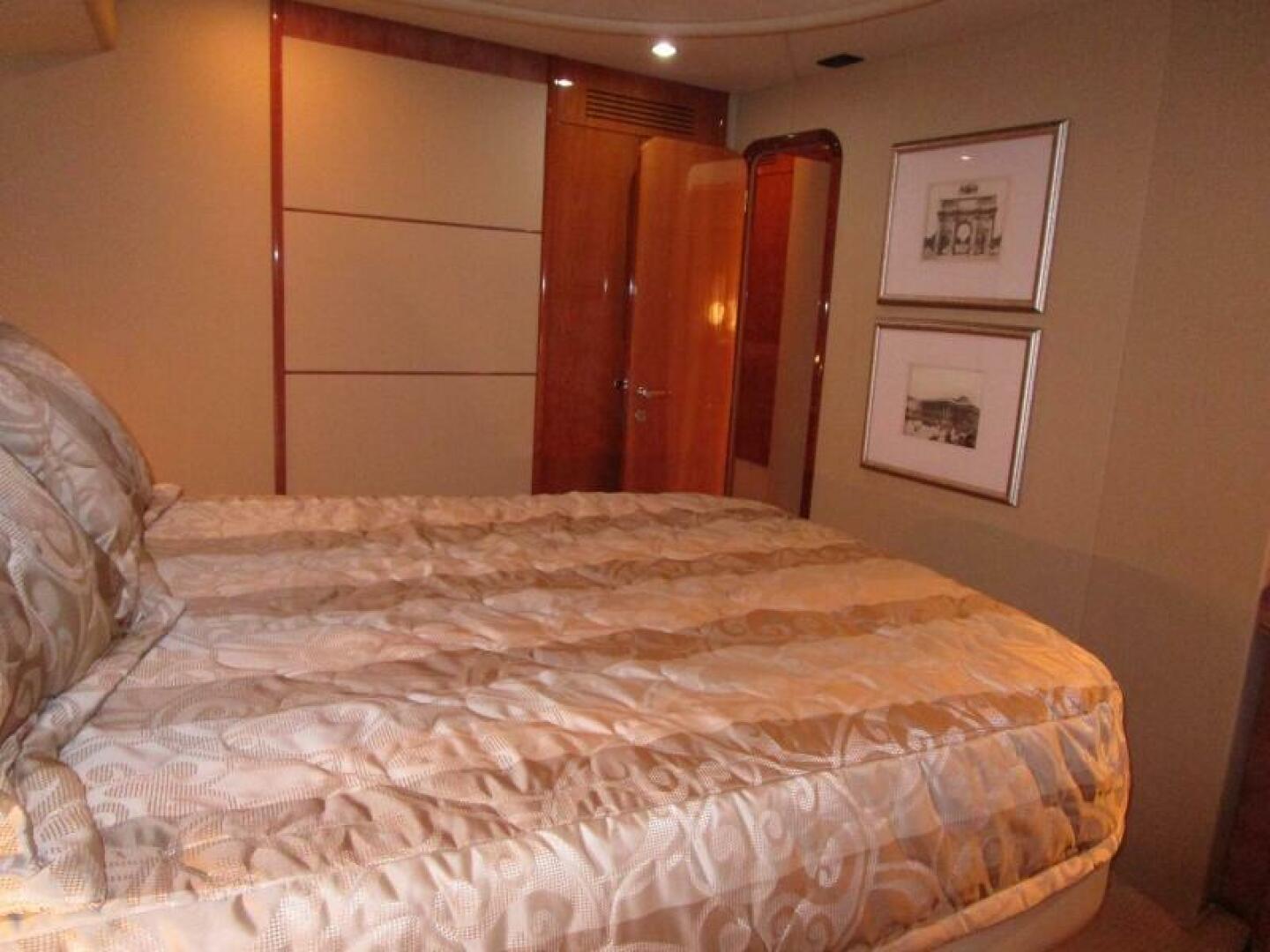 2003 Ferretti Yachts 590 Motor Yacht - Image 21