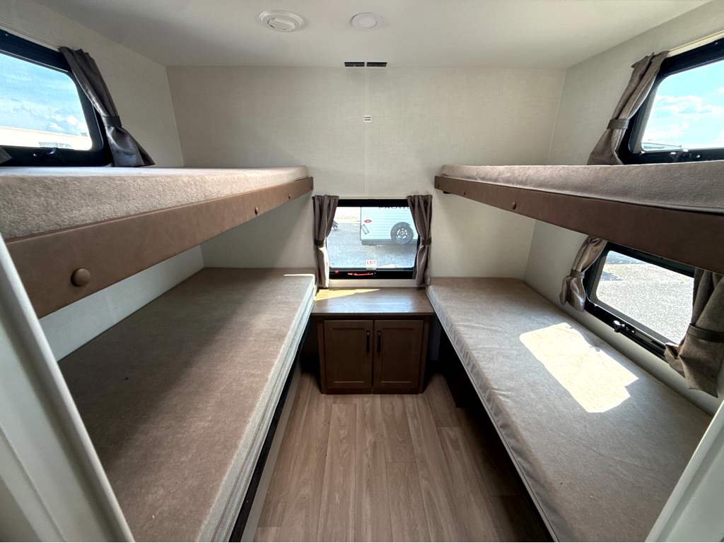 2027 VENTURE RV SPORTTREK 343VIB - Image 14