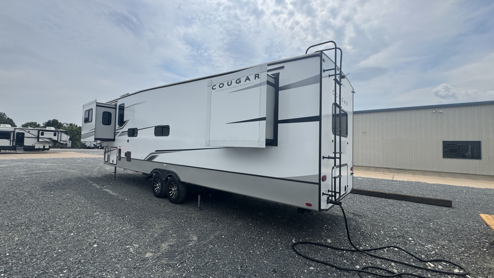 2023 Keystone Cougar East 354FLS - Image 6