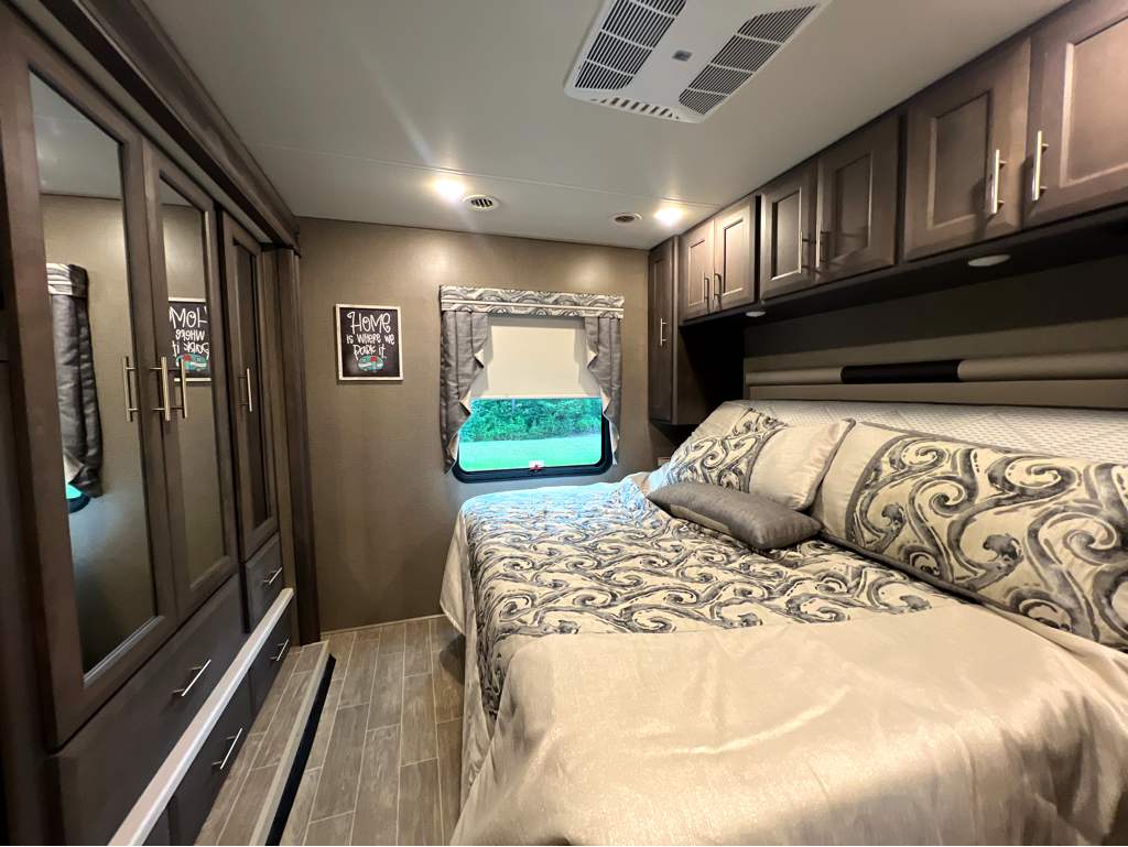 2022 THOR MOTOR COACH MIRAMAR 35.2 - Image 23