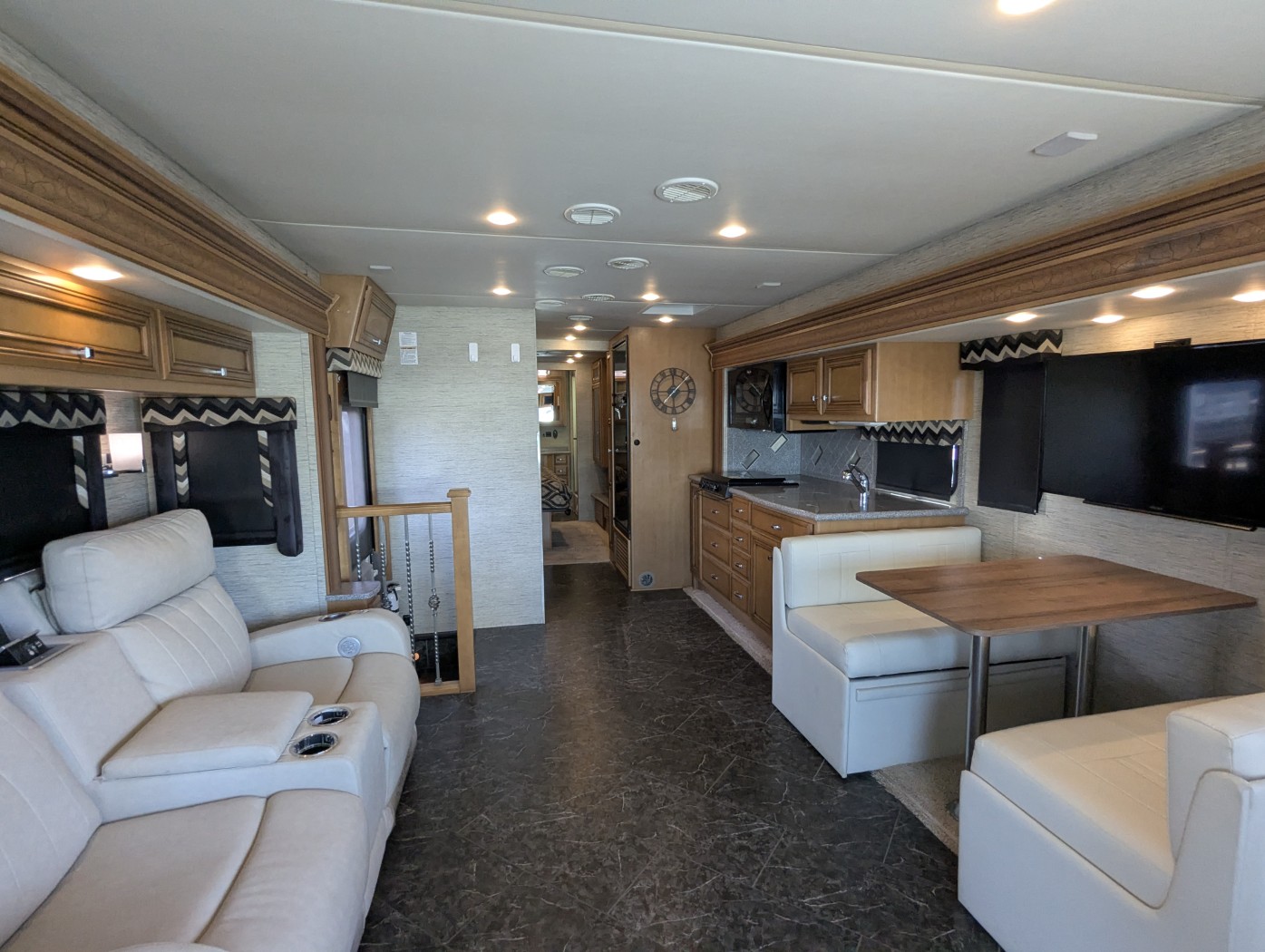 2016 Newmar Bay Star 3403 - Image 15