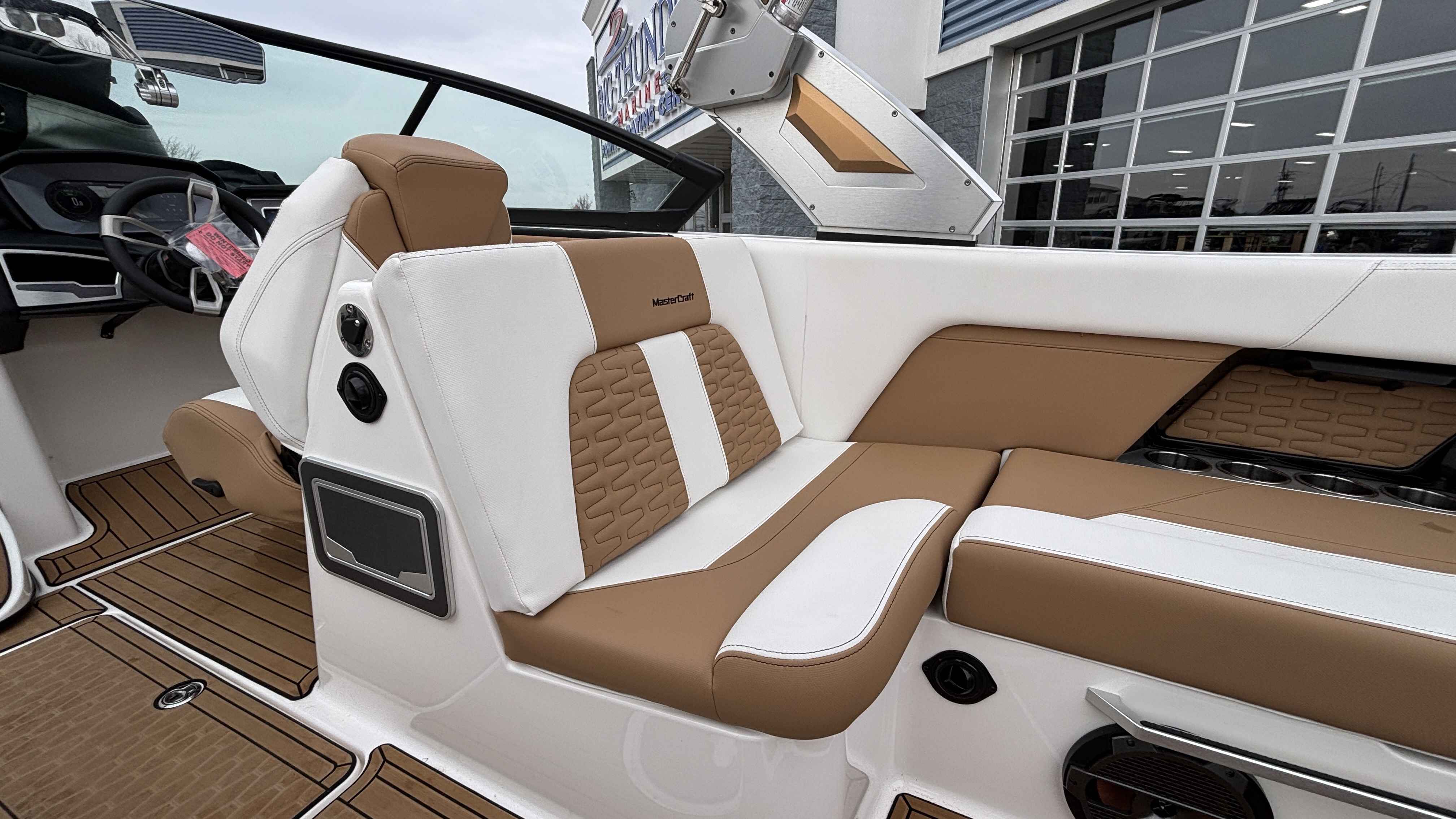 2022 MasterCraft X26 - Image 11