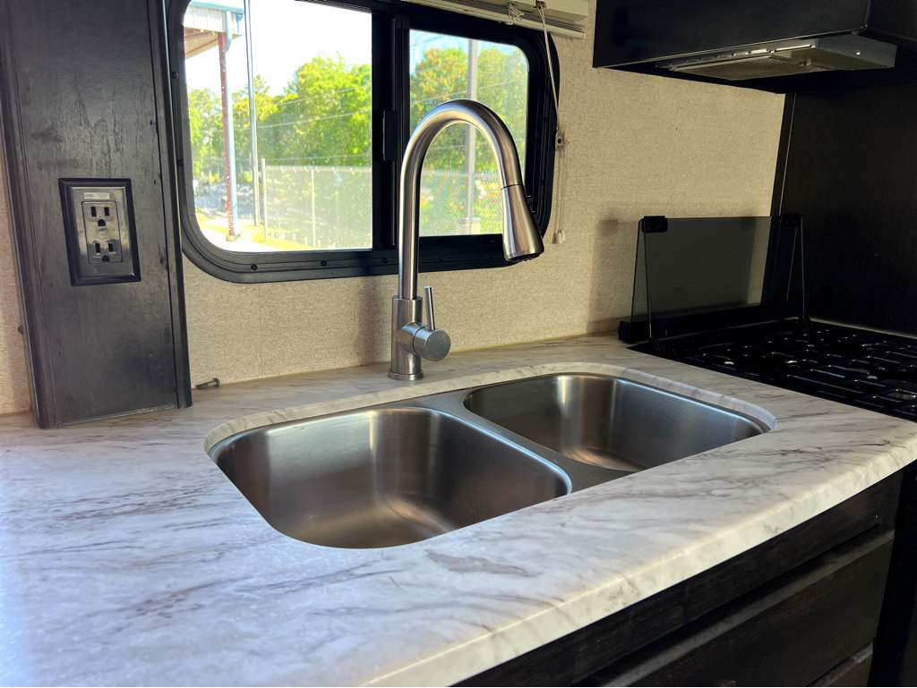 2019 COACHMEN SPIRIT 2245BH - Image 9