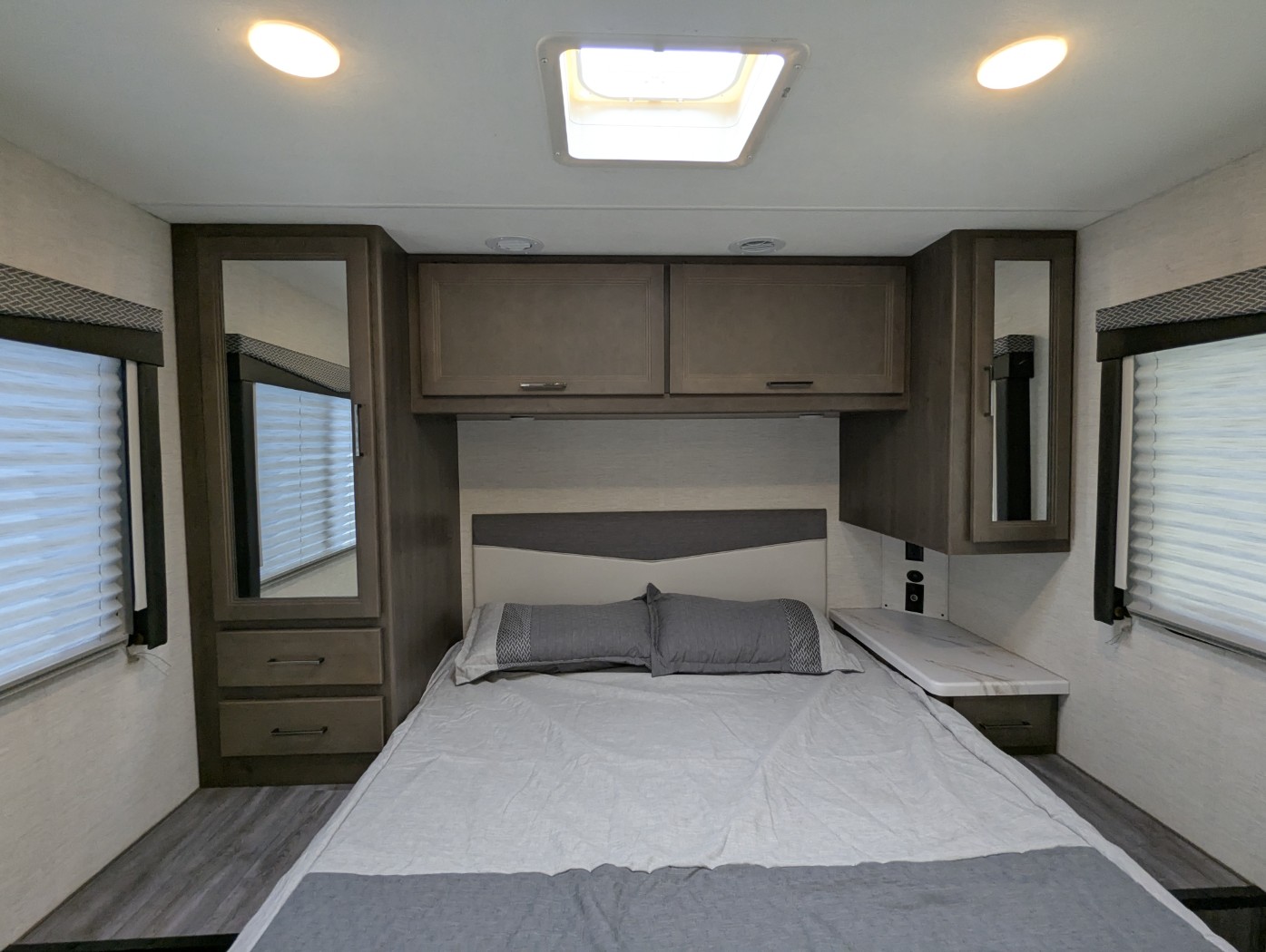 2025 Thor Motor Coach Four Winds 31MV - Image 25