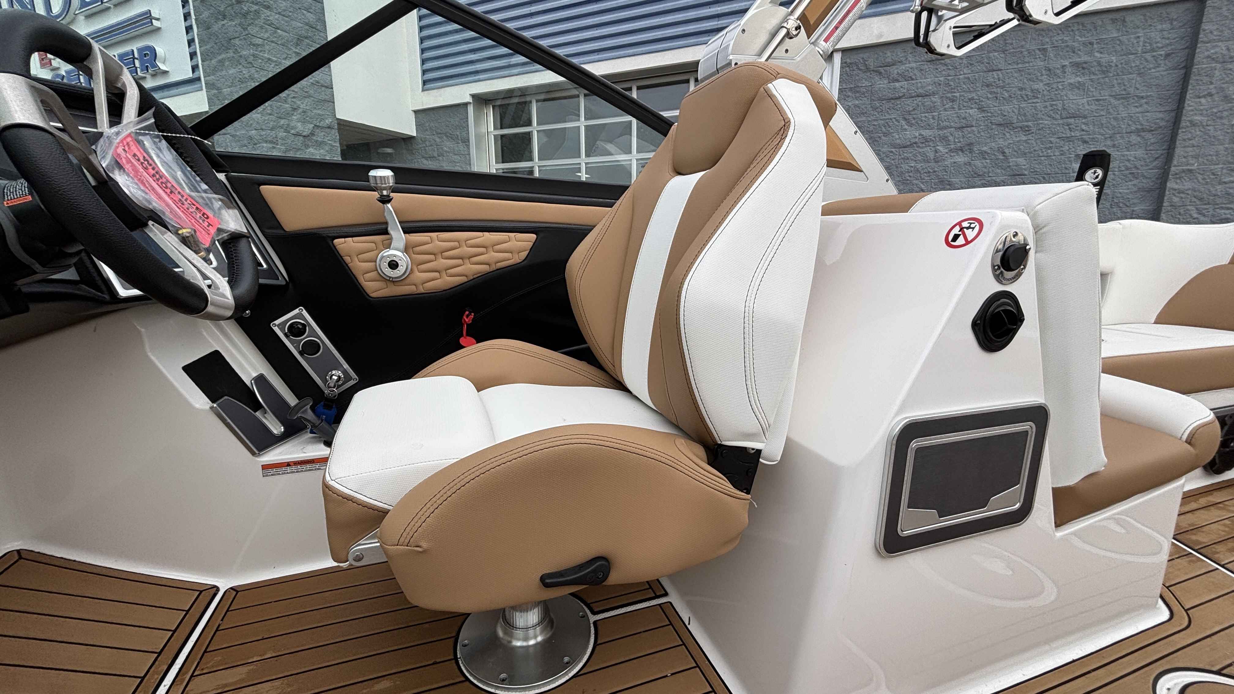 2022 MasterCraft X26 - Image 36