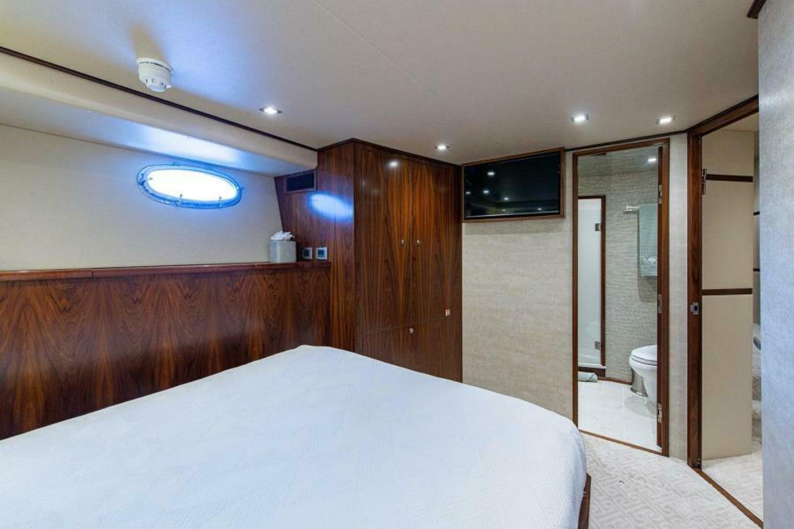 2018 Viking Enclosed Flybridge - Image 39
