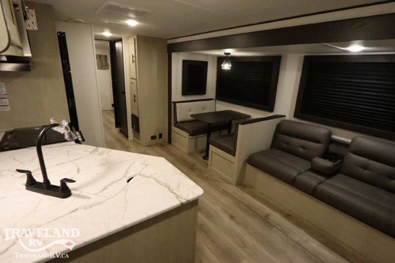 2025 Coachmen Northern Spirit DLX 5320BEDS - Image 10