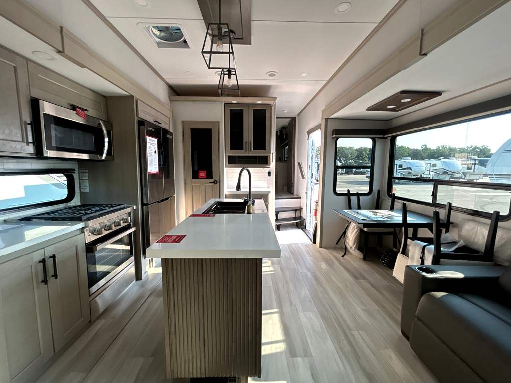2026 GRAND DESIGN INFLUENCE 3704BH - Image 18