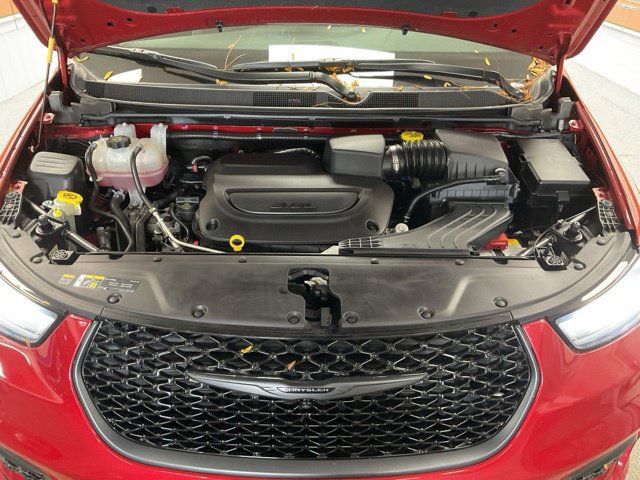 2025 Chrysler Pacifica Limited FWD - Image 10