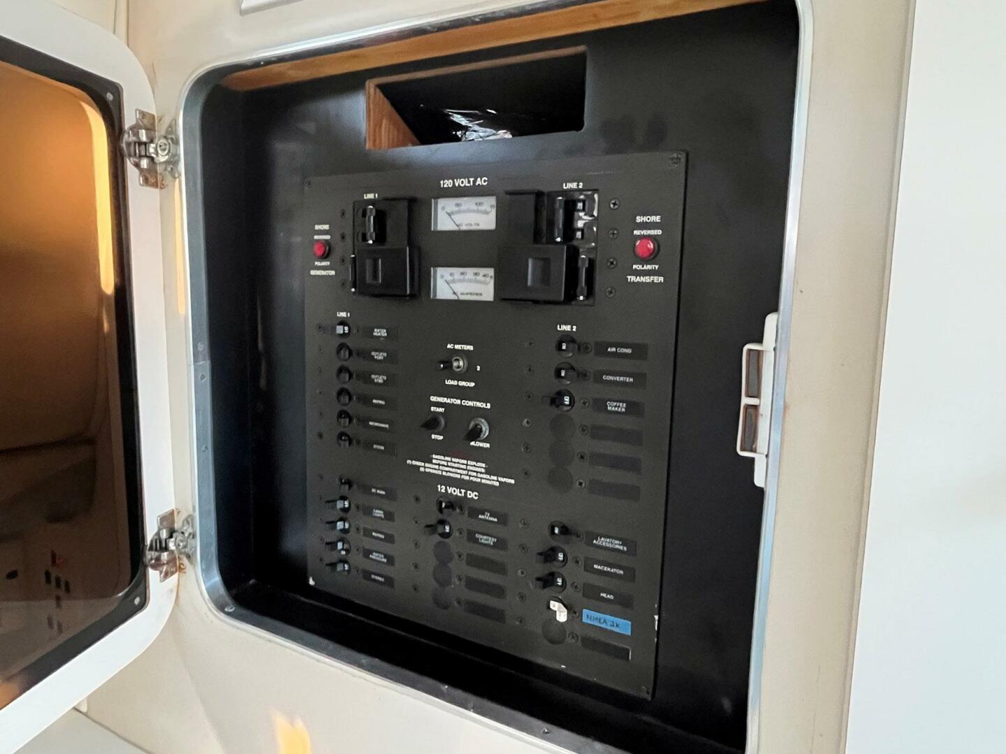2001 Wellcraft 330 Coastal - Image 12