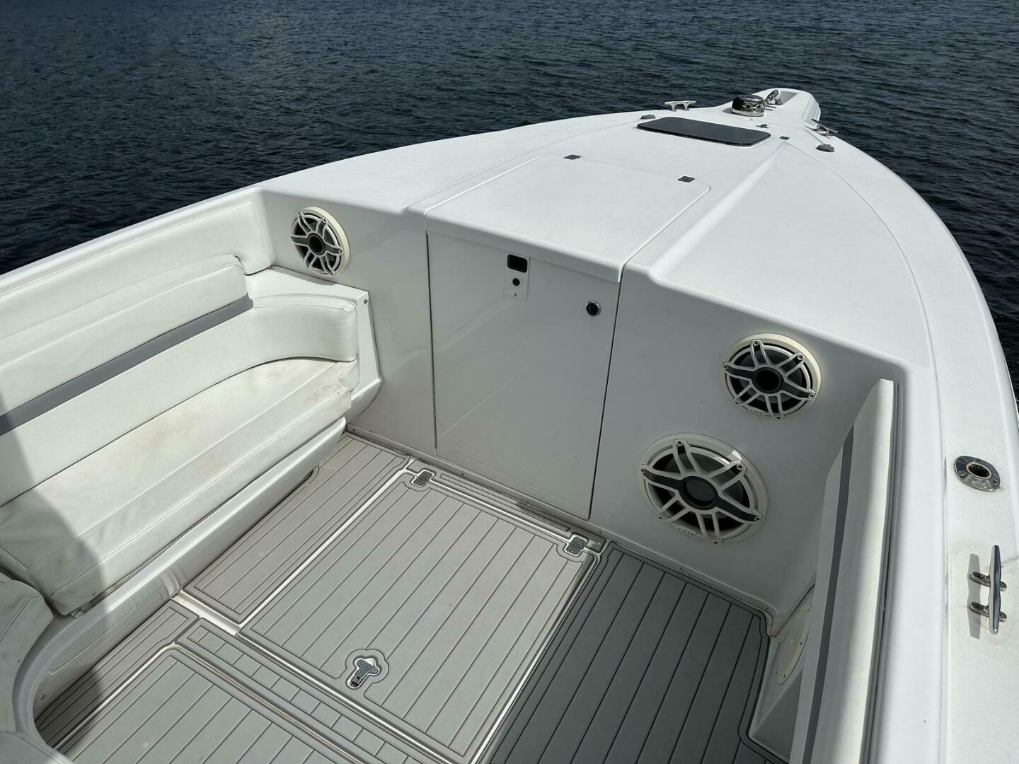 2003 Intrepid 32 - Image 23