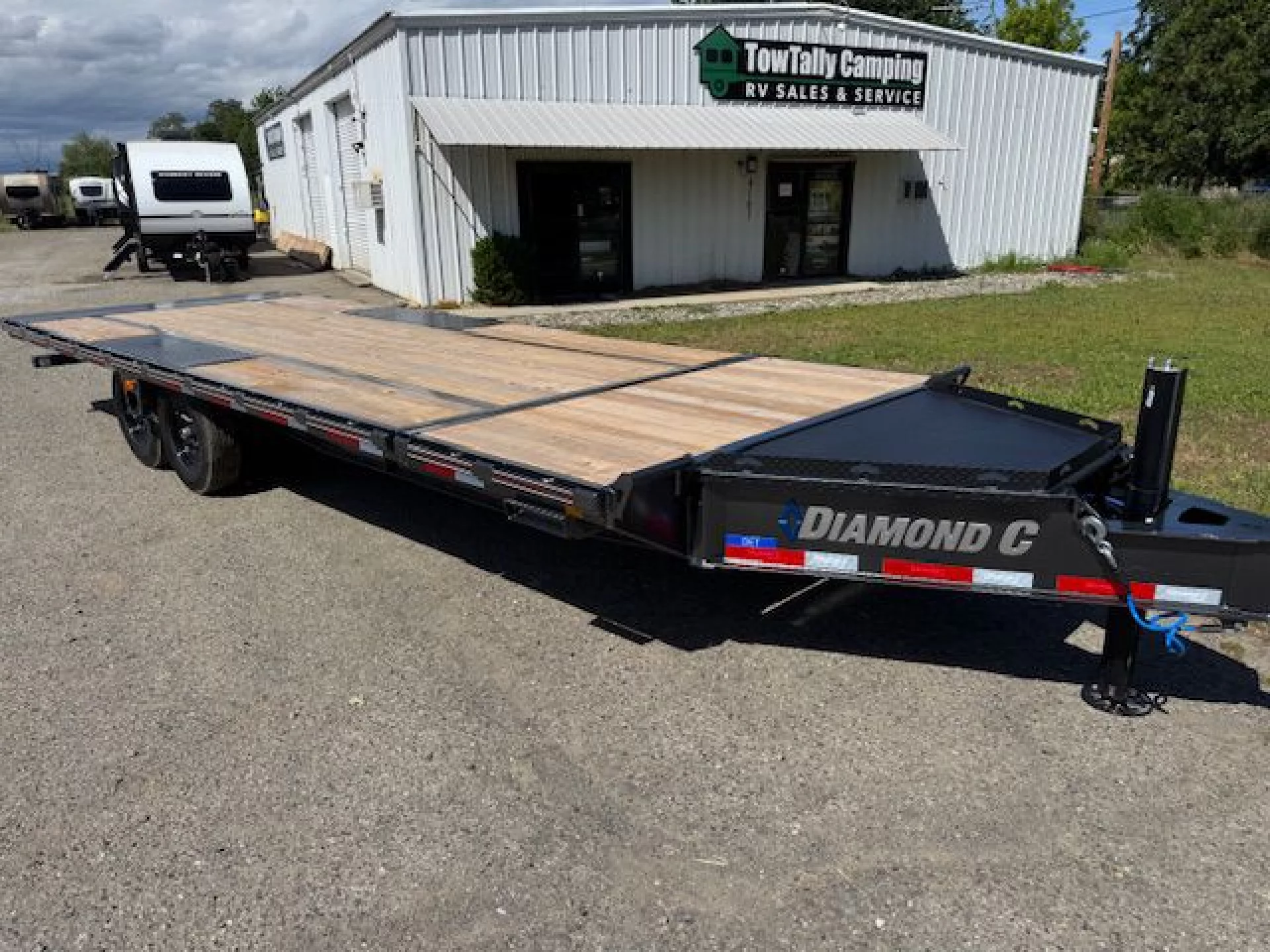 2026 DIAMOND C TRAILERS DIAMOND C DET 207 L24X102 14K - Image 1