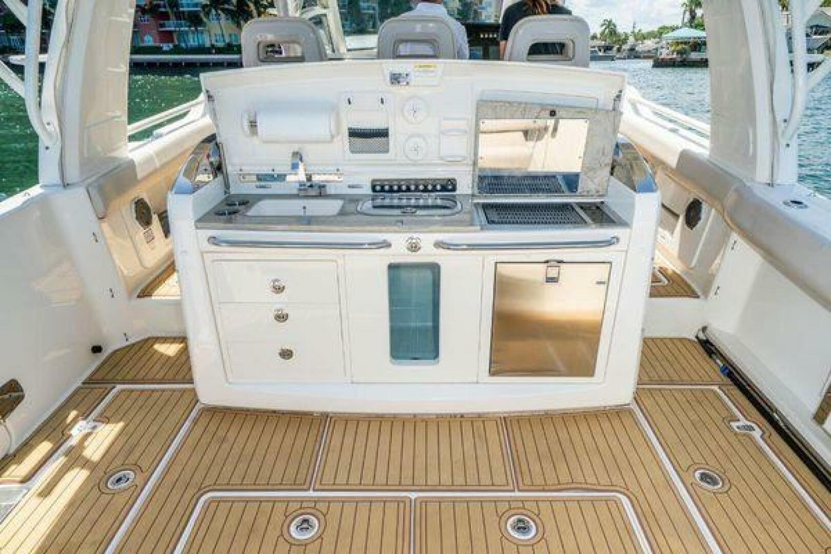 2017 Boston Whaler 42 Outrage - Image 24