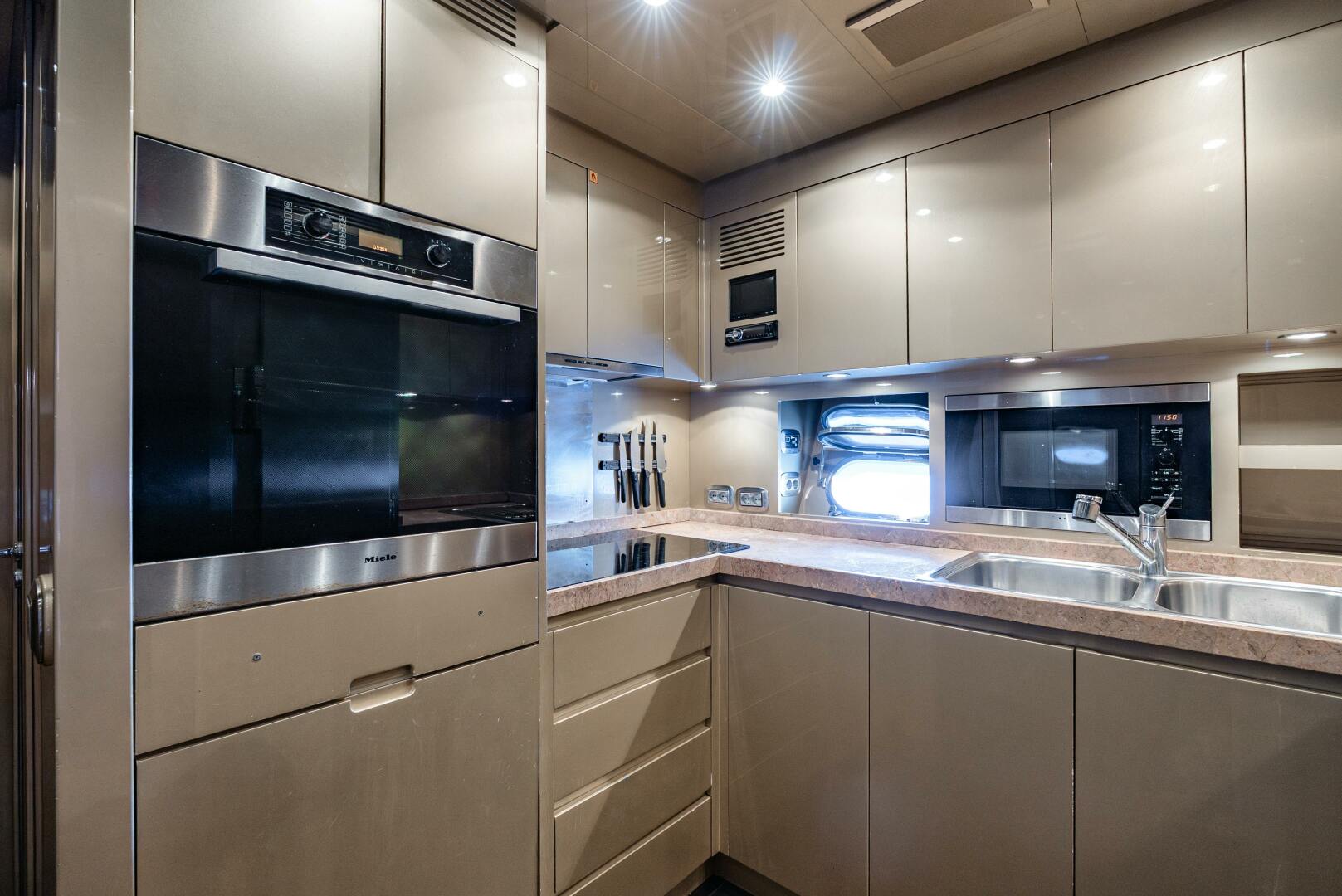 2010 Leopard Leopard 27 Sport - Image 46