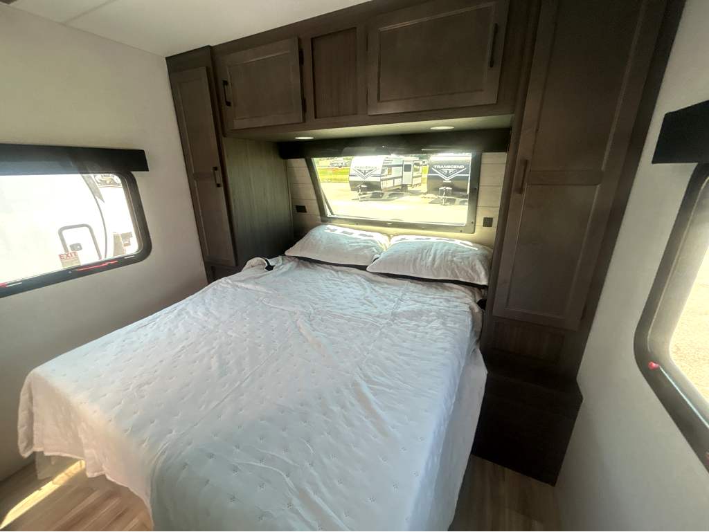 2026 VENTURE RV SPORTTREK 327VIK - Image 31