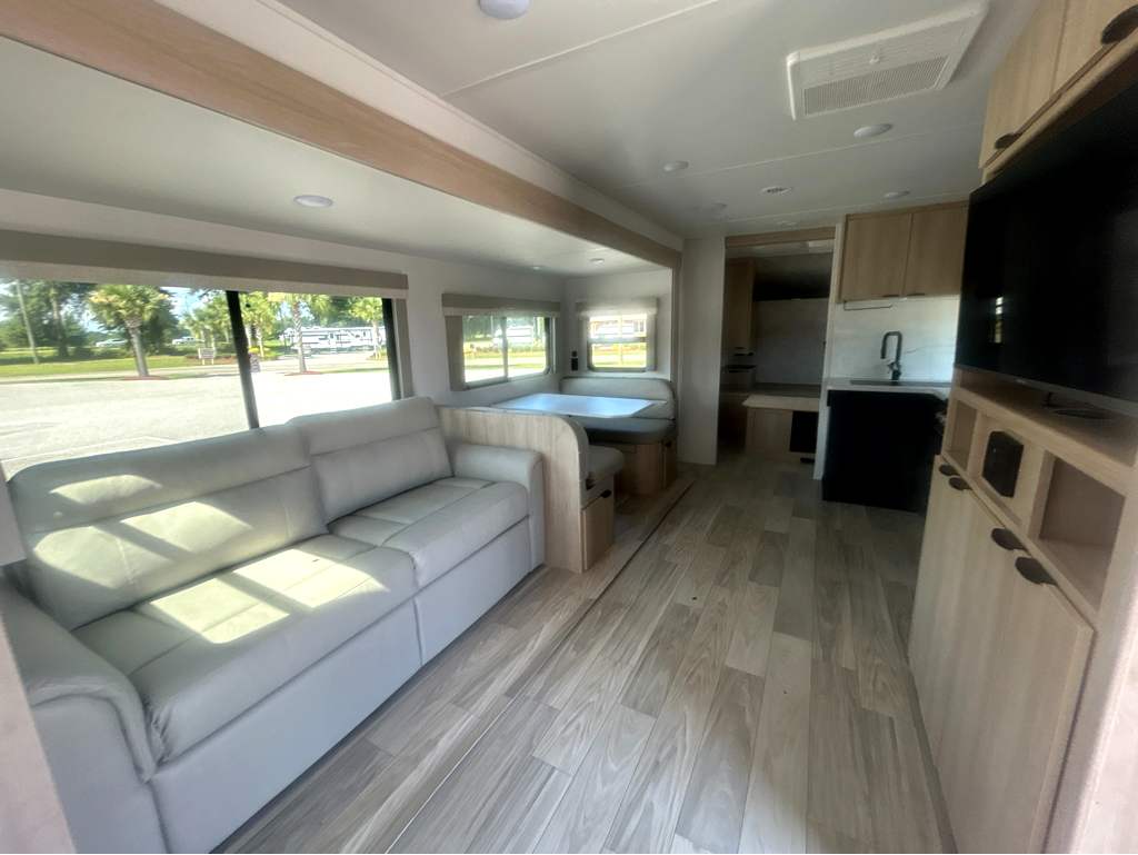 2024 WINNEBAGO MINNIE 2801BHS - Image 9