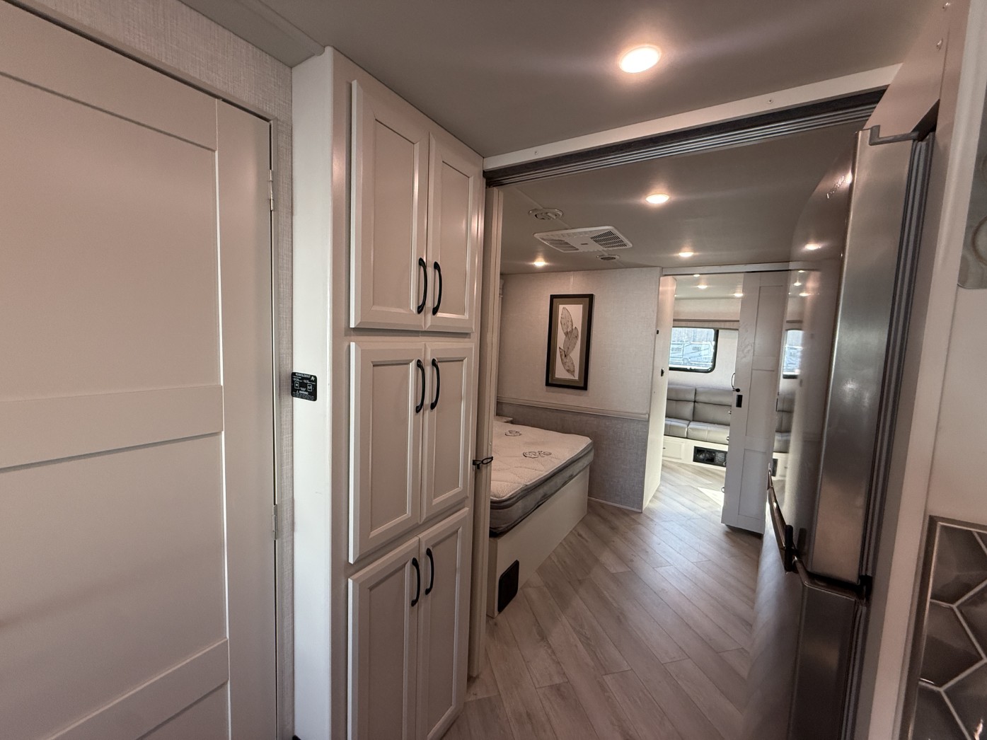 2025 Holiday Rambler Invicta 36Y - Image 15