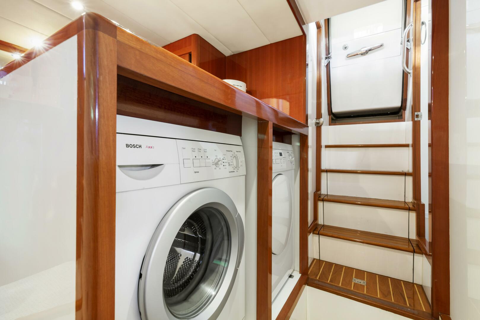 2007 Hampton Cockpit Motoryacht - Image 27
