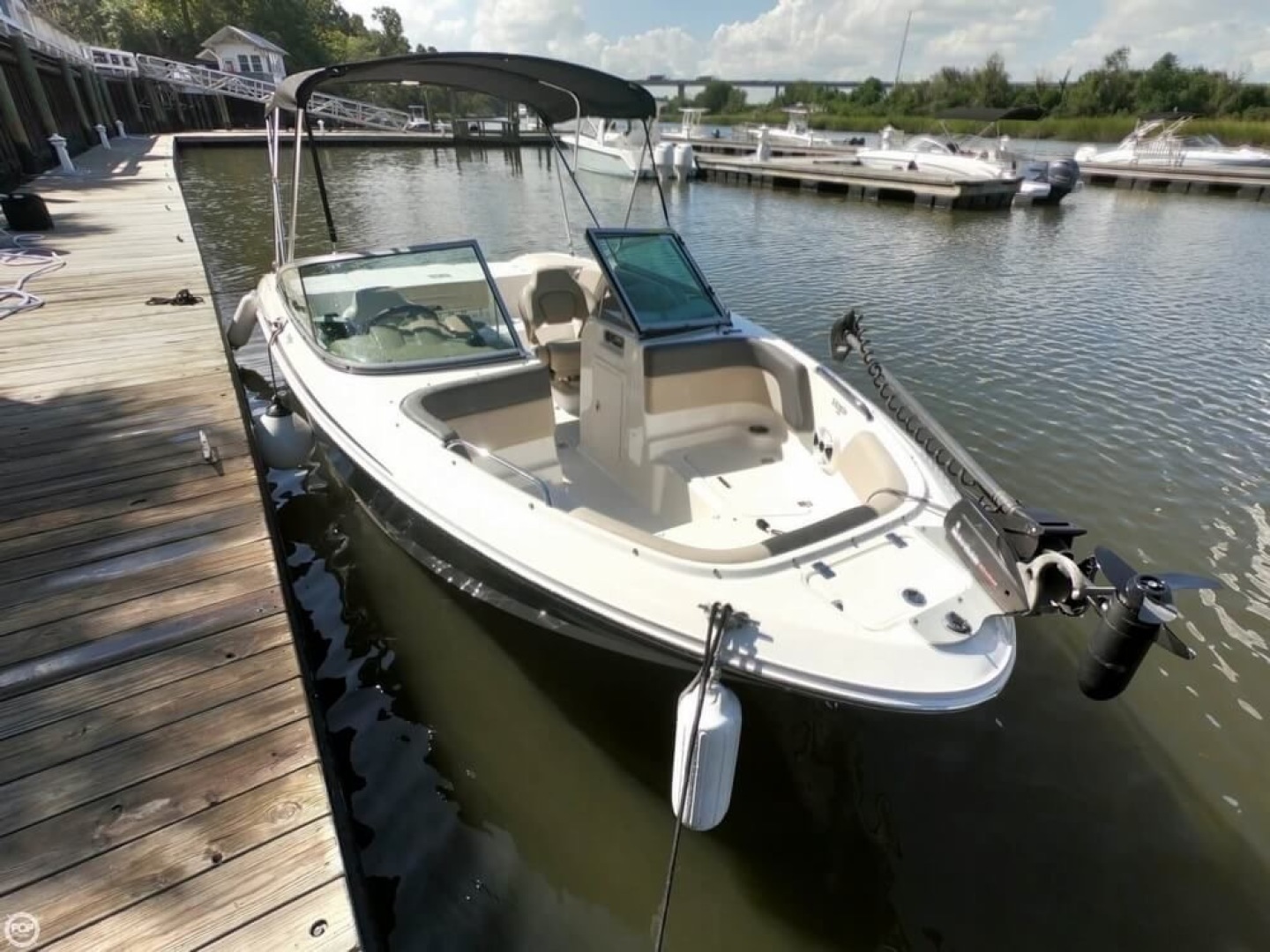 2014 Chaparral 21 Ski & Fish H20 - Image 2